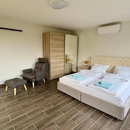 Apartment Sarffy Vendeghaz Szoce