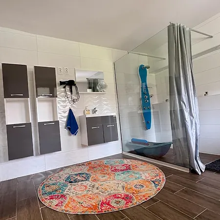 Sarffy Vendeghaz Lejlighed *