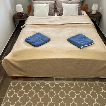 Sarffy Vendeghaz Apartment Szoce